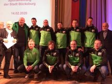 Die Mannschaft der Ü-32 nach der Ehrung durch den Bürgermeister der Stadt Bückeburg Rainer Brombach
