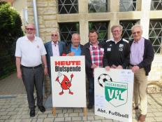 Blutspendeaktion DRK+VfL Bückeburg in Bad Eilsen: Peter Lampe, Erich Schwaze, Klaus Feldhaus, Hansi Lücke, Hans-H.Hansen u. Karl-Heinz Drinkhut
